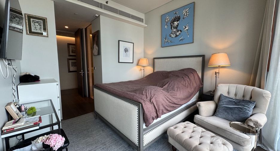 For rent 4 bedrooms condo in Watthana, Bangkok