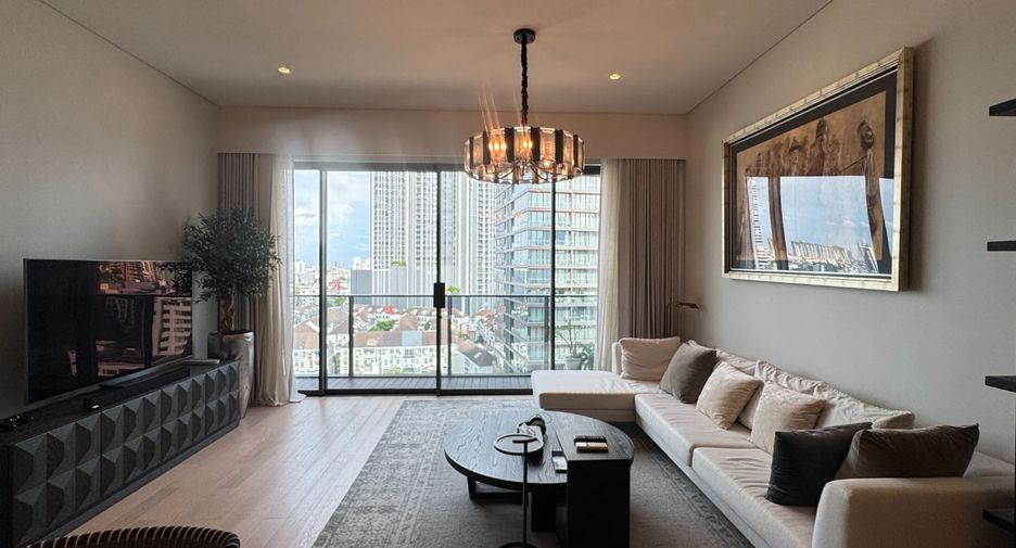 For rent 4 bedrooms condo in Watthana, Bangkok