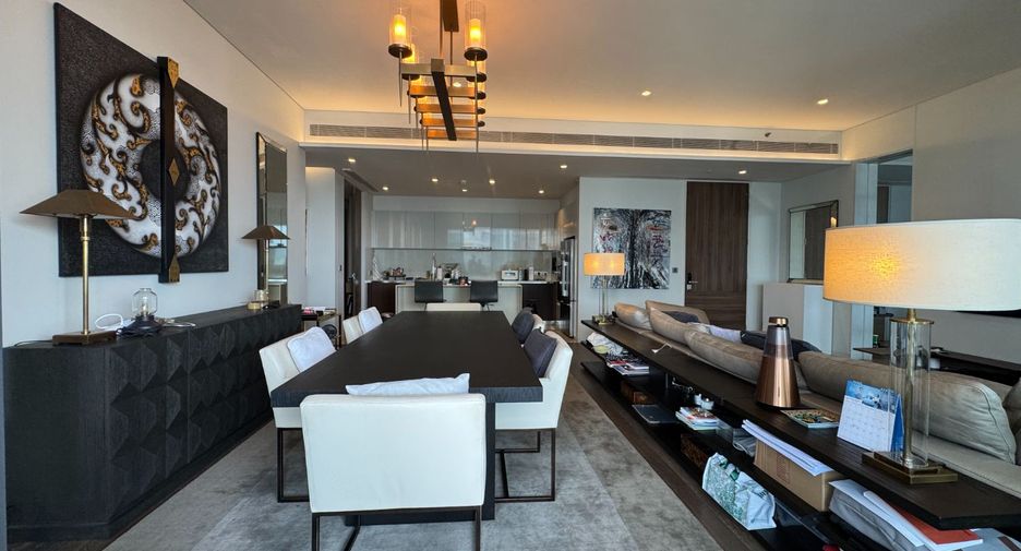 For rent 4 bedrooms condo in Watthana, Bangkok