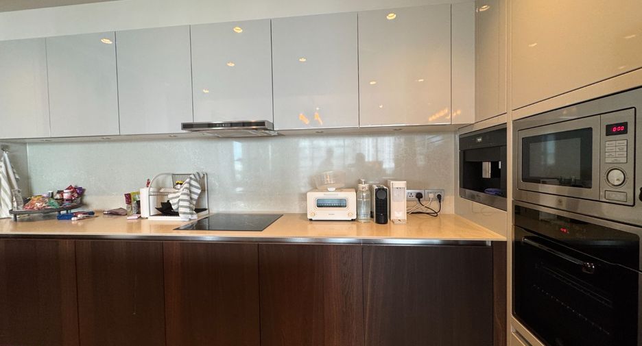 For rent 4 bedrooms condo in Watthana, Bangkok