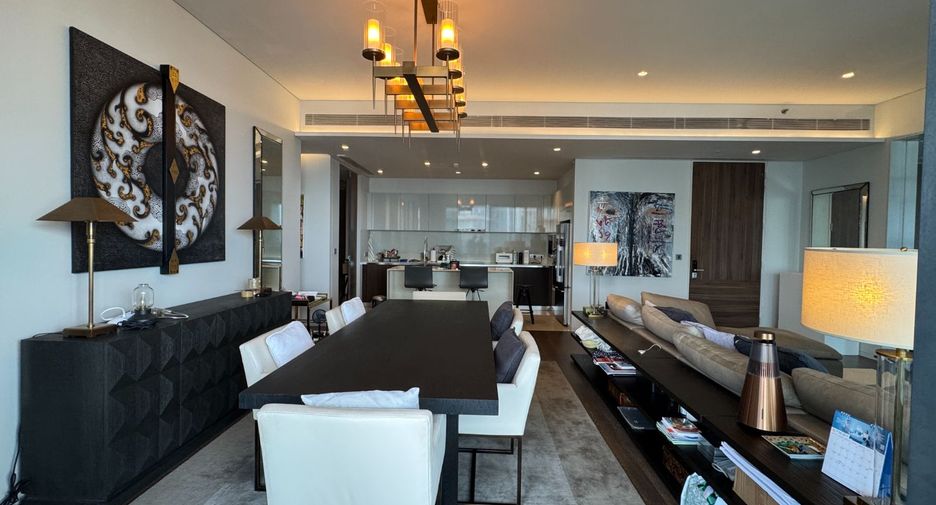 For rent 4 bedrooms condo in Watthana, Bangkok