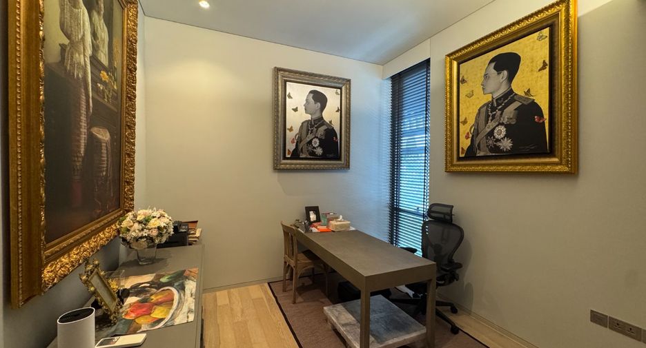 For rent 4 bedrooms condo in Watthana, Bangkok