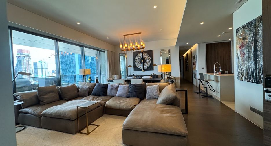 For rent 4 bedrooms condo in Watthana, Bangkok