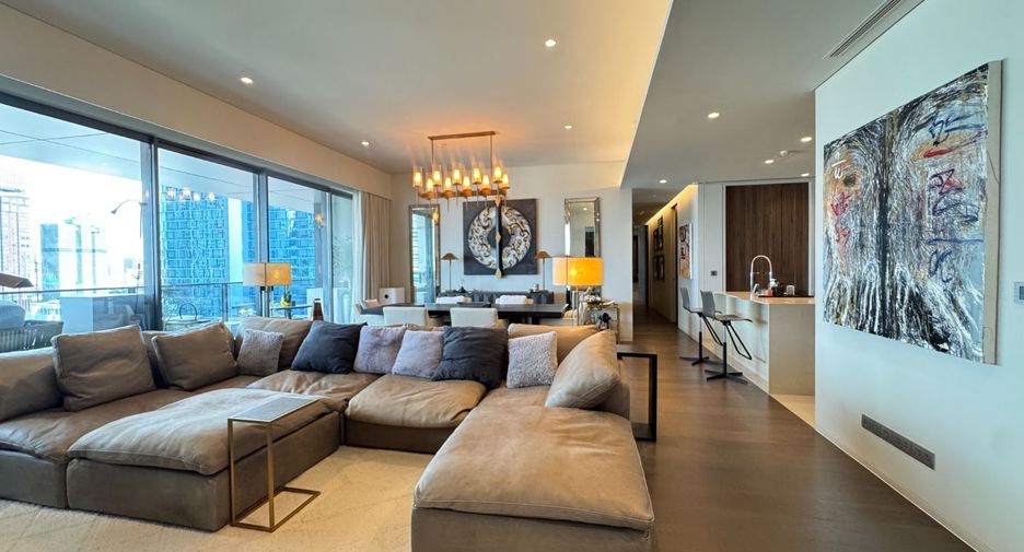 For rent 4 bedrooms condo in Watthana, Bangkok