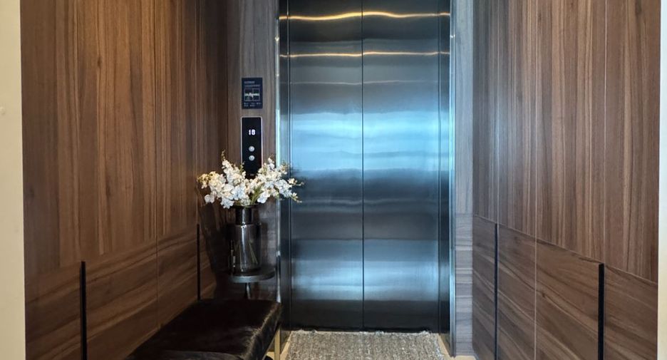 For rent 4 bedrooms condo in Watthana, Bangkok