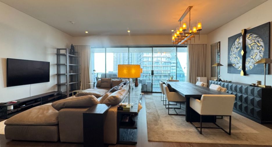 For rent 4 bedrooms condo in Watthana, Bangkok