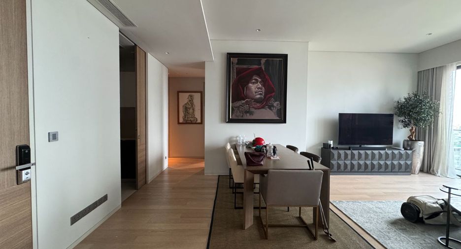 For rent 4 bedrooms condo in Watthana, Bangkok
