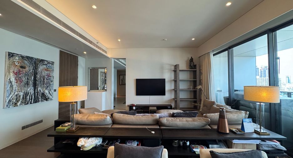 For rent 4 bedrooms condo in Watthana, Bangkok