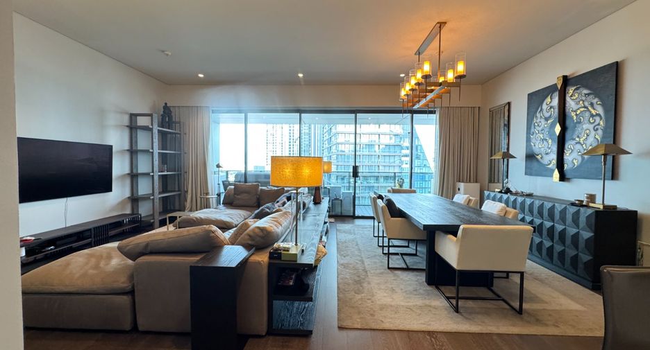 For rent 4 bedrooms condo in Watthana, Bangkok