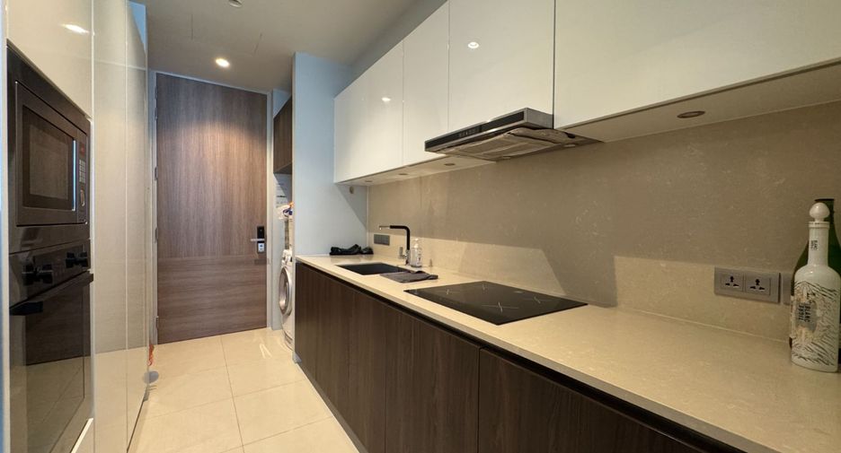 For rent 4 bedrooms condo in Watthana, Bangkok
