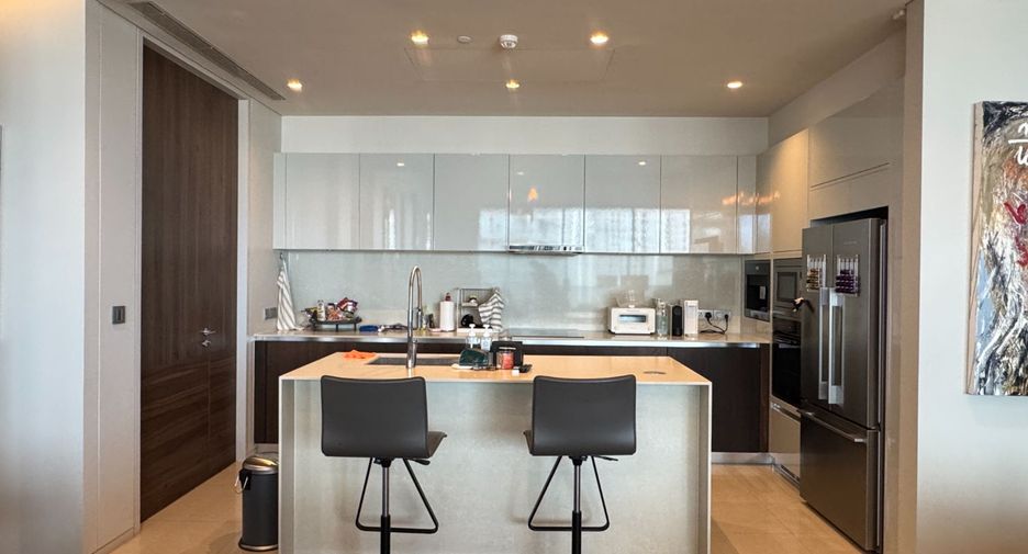For rent 4 bedrooms condo in Watthana, Bangkok