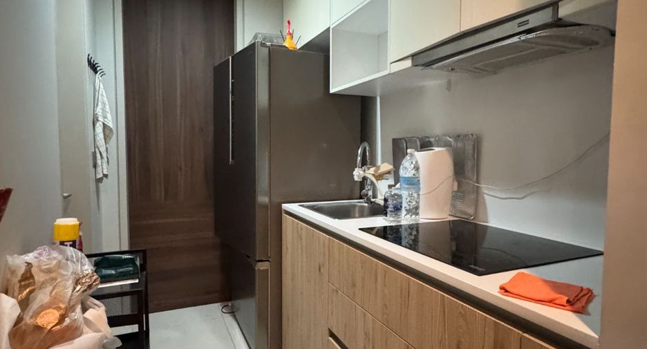 For rent 4 bedrooms condo in Watthana, Bangkok