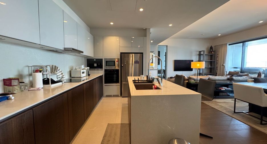 For rent 4 bedrooms condo in Watthana, Bangkok