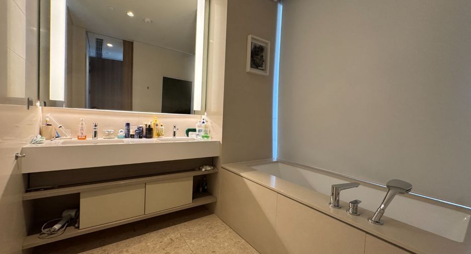 For rent 4 bedrooms condo in Watthana, Bangkok