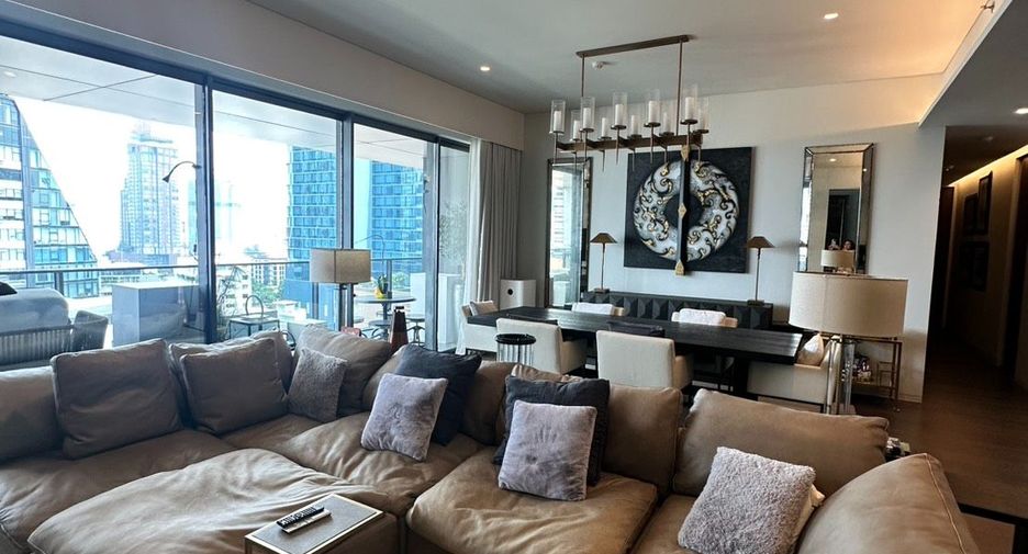 For rent 4 bedrooms condo in Watthana, Bangkok