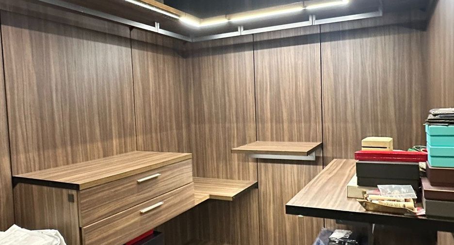 For rent 4 bedrooms condo in Watthana, Bangkok