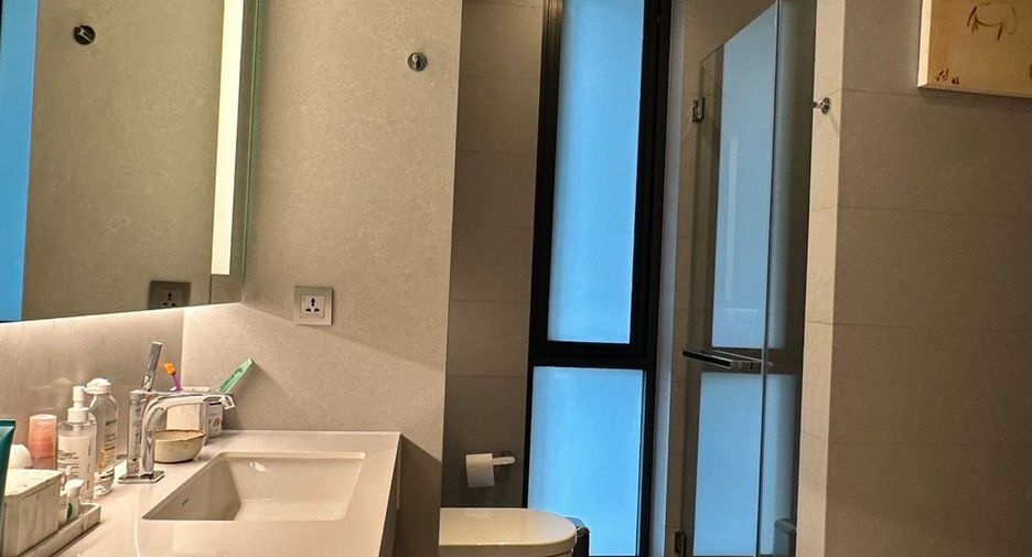 For rent 4 bedrooms condo in Watthana, Bangkok