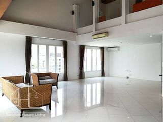 À louer 4 chambres condo à Watthana, Bangkok