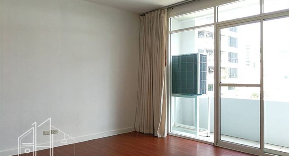For rent 4 bedrooms condo in Watthana, Bangkok