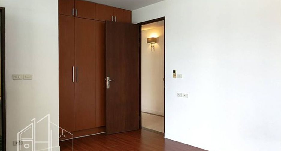 For rent 4 bedrooms condo in Watthana, Bangkok