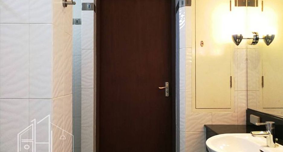 For rent 4 bedrooms condo in Watthana, Bangkok