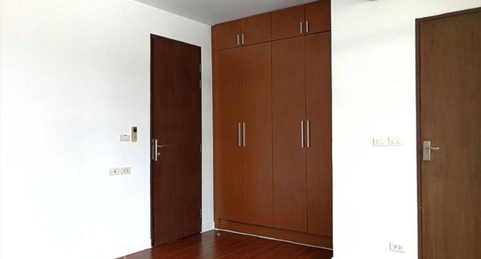 For rent 4 bedrooms condo in Watthana, Bangkok