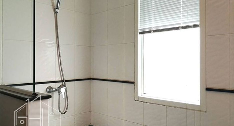 For rent 4 bedrooms condo in Watthana, Bangkok
