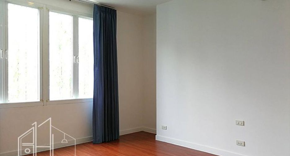 For rent 4 bedrooms condo in Watthana, Bangkok