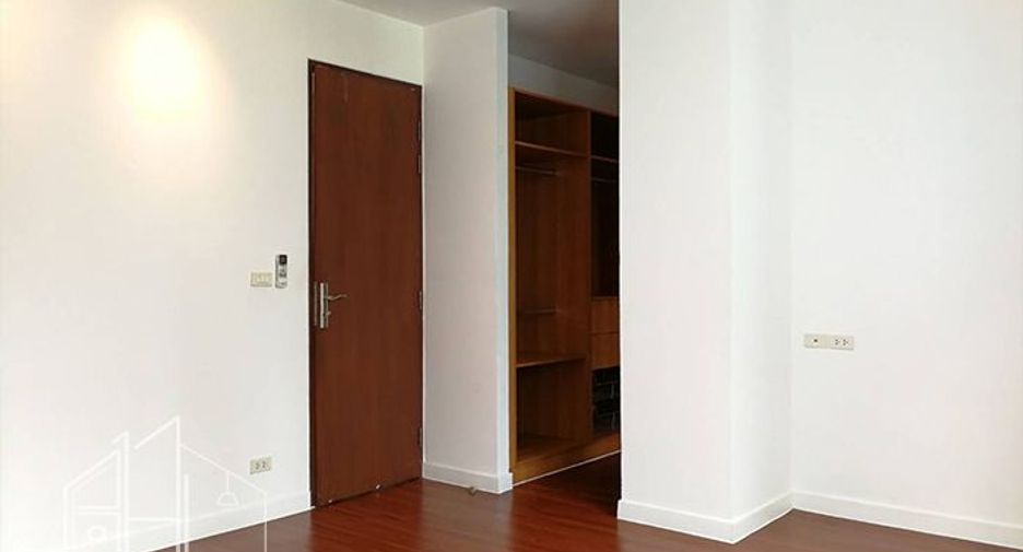 For rent 4 bedrooms condo in Watthana, Bangkok