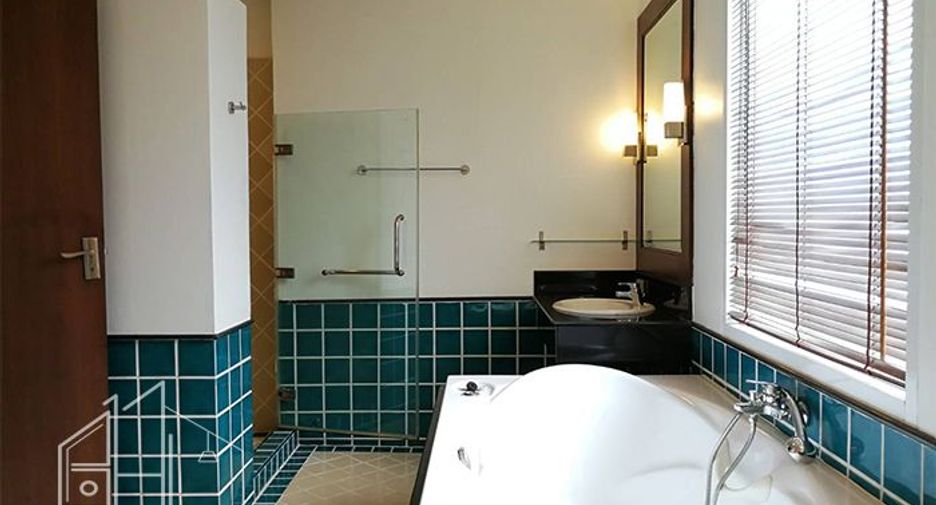 For rent 4 bedrooms condo in Watthana, Bangkok