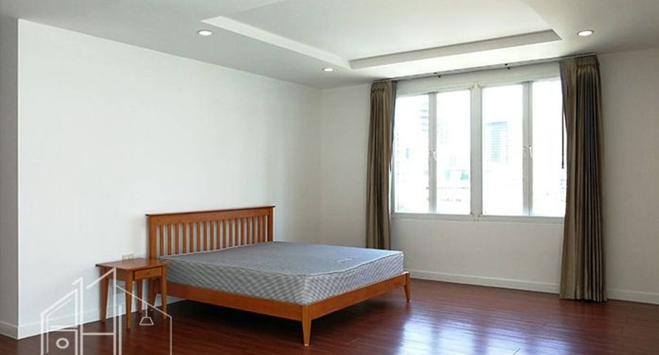 For rent 4 bedrooms condo in Watthana, Bangkok