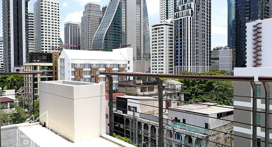 For rent 4 bedrooms condo in Watthana, Bangkok