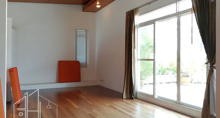 For rent 4 bedrooms condo in Watthana, Bangkok
