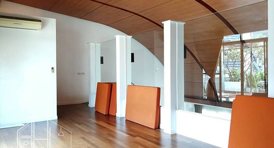 For rent 4 bedrooms condo in Watthana, Bangkok