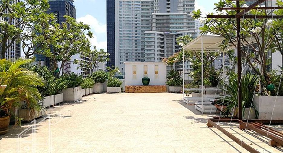 For rent 4 bedrooms condo in Watthana, Bangkok