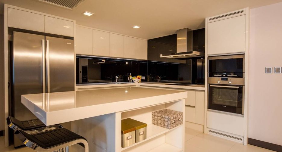 For rent 3 bedrooms condo in Watthana, Bangkok