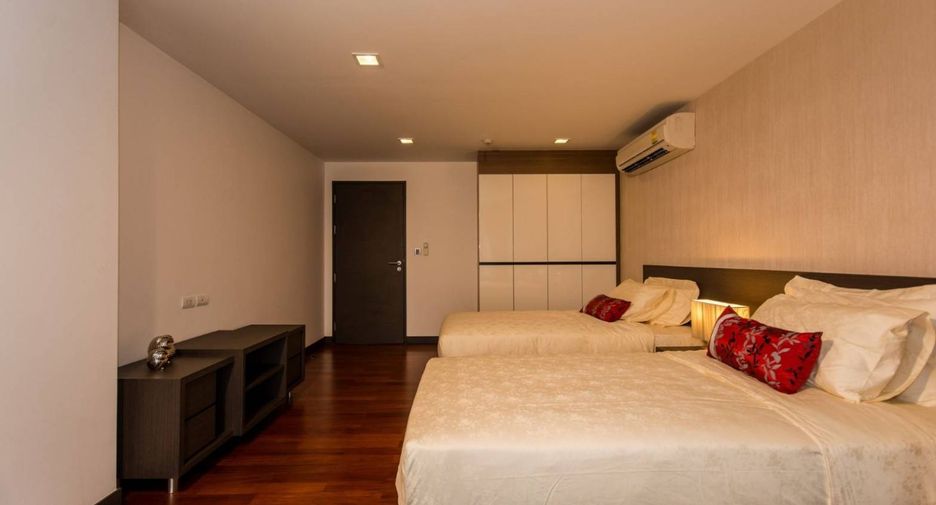 For rent 3 bedrooms condo in Watthana, Bangkok