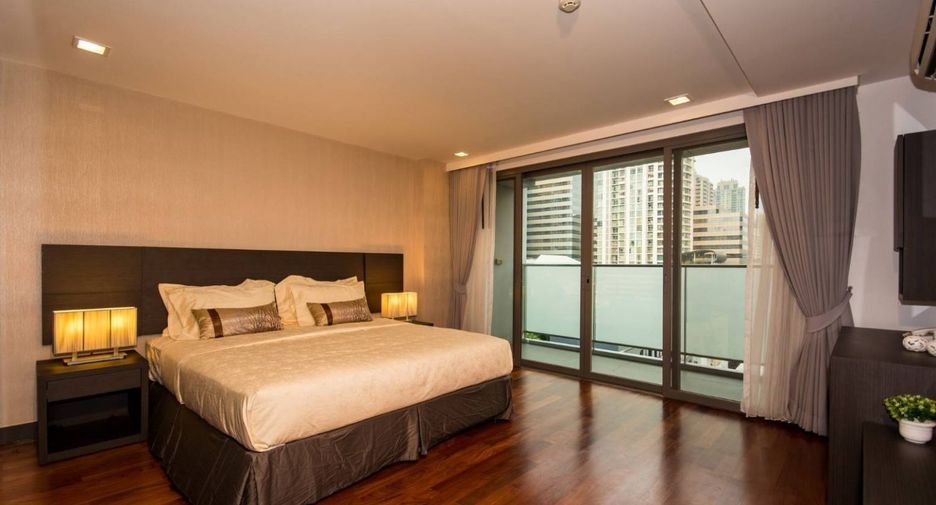 For rent 3 bedrooms condo in Watthana, Bangkok
