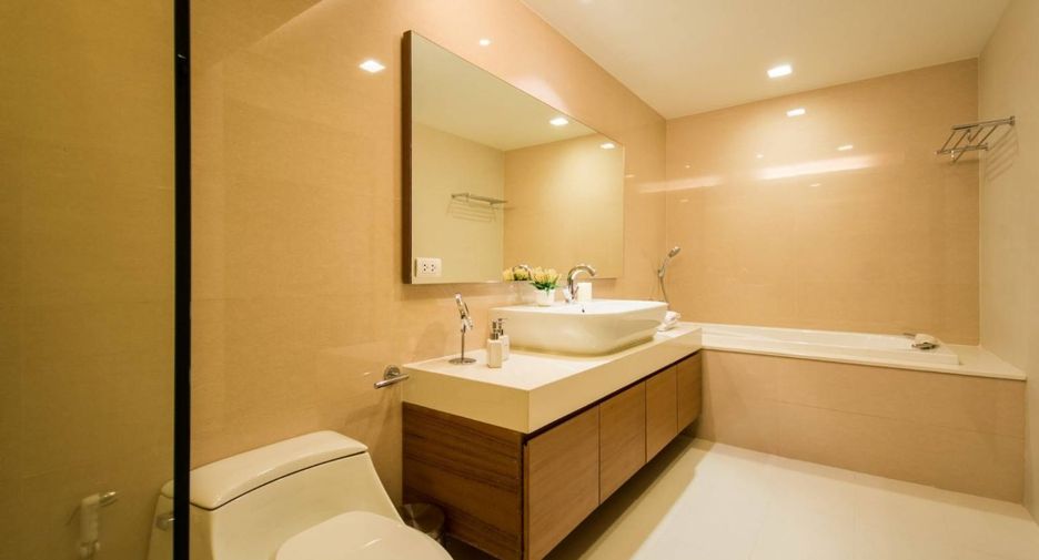 For rent 3 bedrooms condo in Watthana, Bangkok