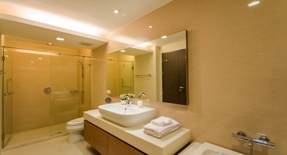 For rent 3 bedrooms condo in Watthana, Bangkok