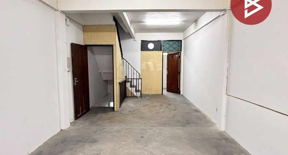 Gewerbefläche zum Kauf mit 5 Zimmer in Wang Thonglang, Bangkok