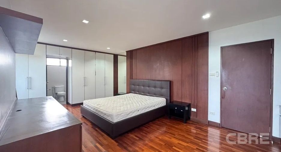 For sale 2 bedrooms condo in Phra Khanong, Bangkok