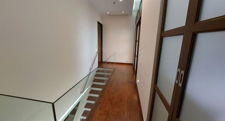 For sale 3 bedrooms condo in Watthana, Bangkok