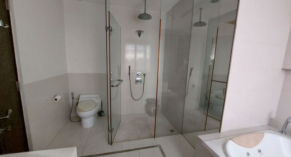 For sale 3 bedrooms condo in Watthana, Bangkok