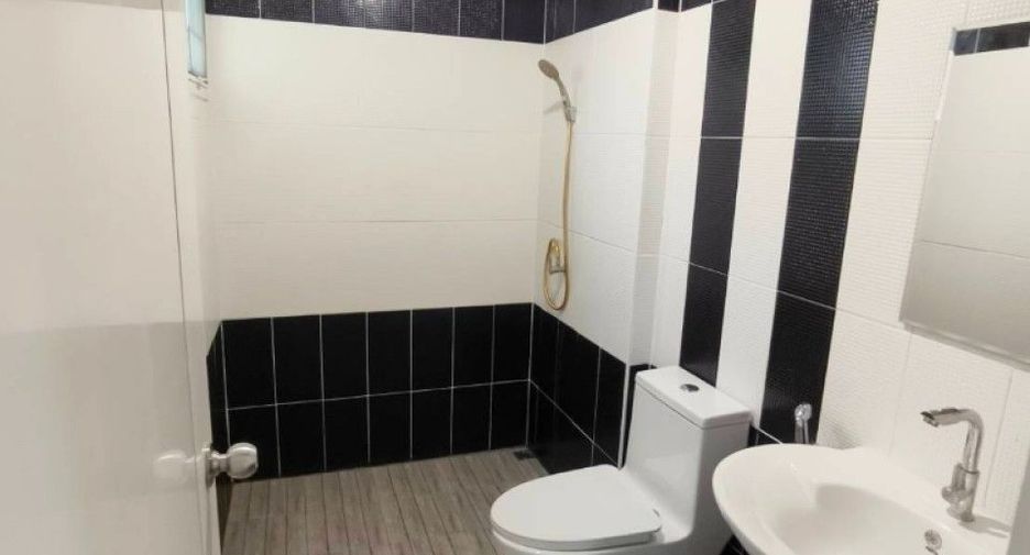 For sale 4 bedrooms house in Lam Luk Ka, Pathum Thani
