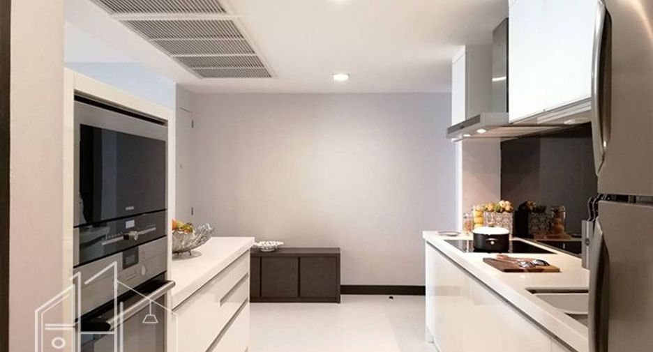 For rent 2 bedrooms apartment in Watthana, Bangkok