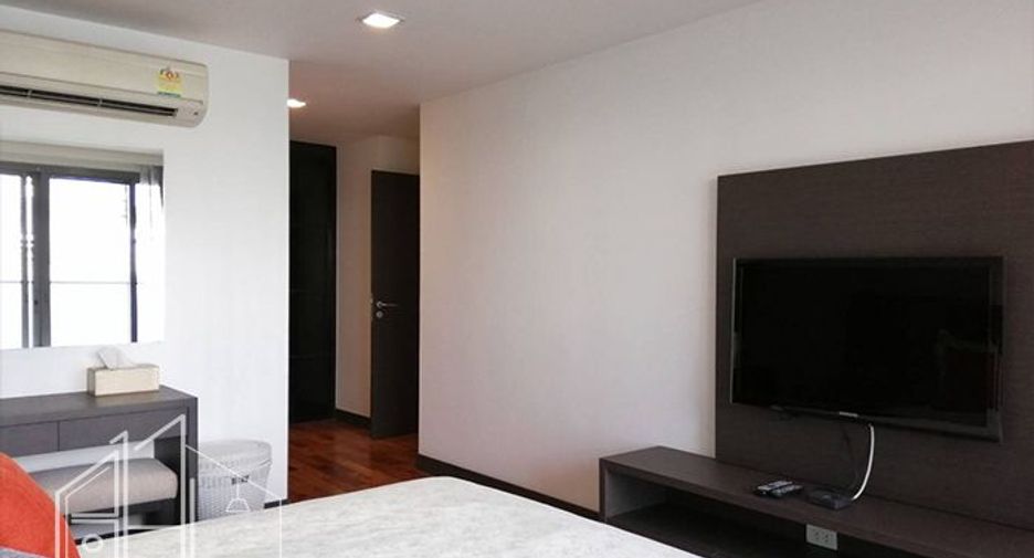 For rent 2 bedrooms apartment in Watthana, Bangkok