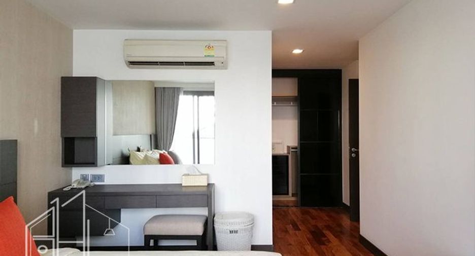 For rent 2 bedrooms apartment in Watthana, Bangkok