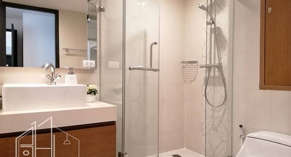 For rent 2 bedrooms apartment in Watthana, Bangkok
