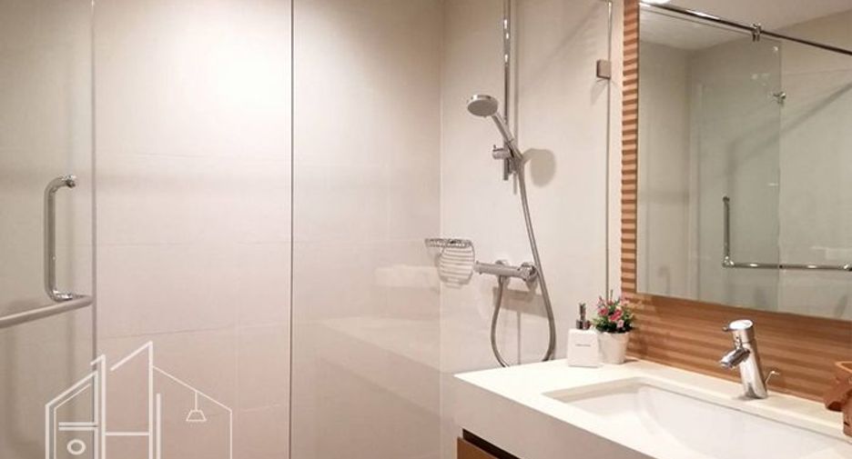 For rent 2 bedrooms apartment in Watthana, Bangkok